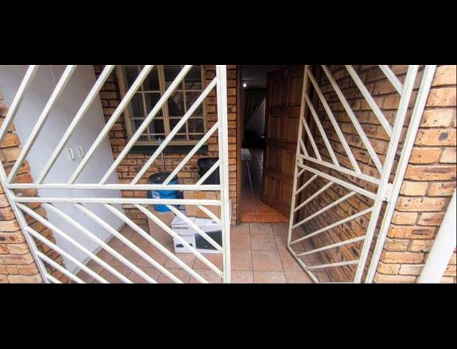 2 BEDROOM TOWNHOUSE FOR SALE IN NEW REDRUTH